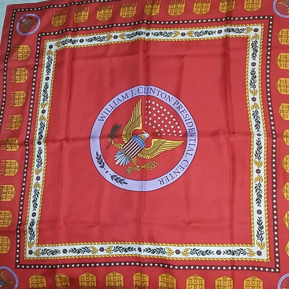 Scarf / William J. Clinton Pesidential Center